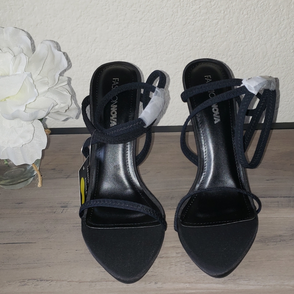 Beautiful black stretchy strap heeled sandals